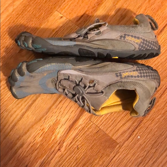 Gray and blue Vibram five fingers. Size 36 - Picture 7 of 9